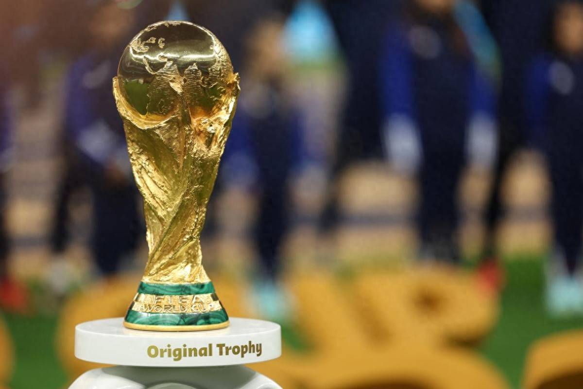 他的膝盖曾 他的膝盖曾