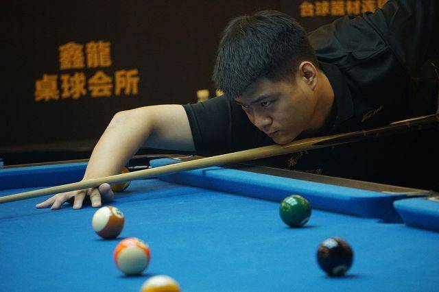 美元以上的 美元以上的